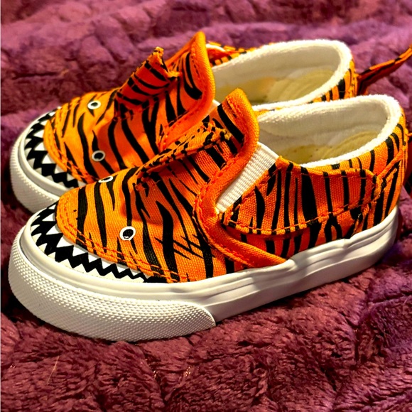Toddler Vans Tiger Shark Slip Ons - Picture 1 of 7